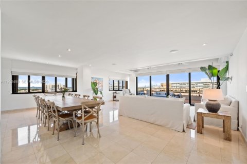 Кондоминиум с 2 спальнями в Ки-Бискейн, Флорида № 2007825