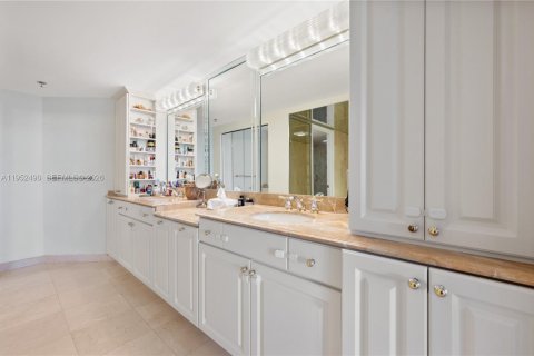 Купить кондоминиум в Ки-Бискейн, Флорида 2 спальни, 206.24м2, № 2007825 - фото 15