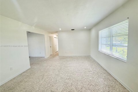 Снять в аренду виллу или дом в Майами, Флорида 3 спальни, 126.72м2, № 1953141 - фото 3