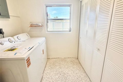 Снять в аренду виллу или дом в Майами, Флорида 3 спальни, 126.72м2, № 1953141 - фото 13