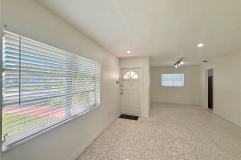 Снять в аренду виллу или дом в Майами, Флорида 3 спальни, 126.72м2, № 1953141 - фото 4