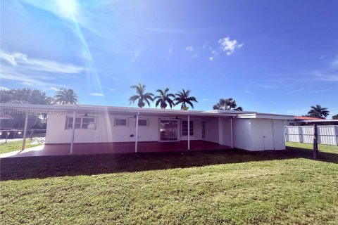 Снять в аренду виллу или дом в Майами, Флорида 3 спальни, 126.72м2, № 1953141 - фото 16