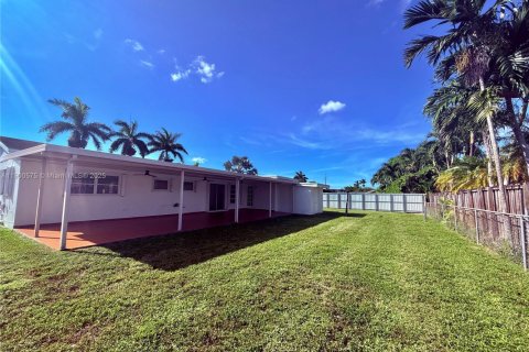 Снять в аренду виллу или дом в Майами, Флорида 3 спальни, 126.72м2, № 1953141 - фото 17