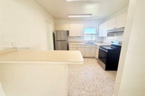 Снять в аренду виллу или дом в Майами, Флорида 3 спальни, 126.72м2, № 1953141 - фото 11