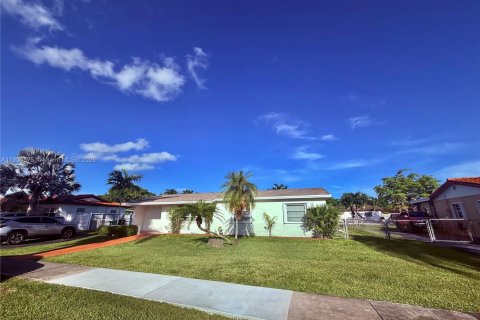 Снять в аренду виллу или дом в Майами, Флорида 3 спальни, 126.72м2, № 1953141 - фото 20