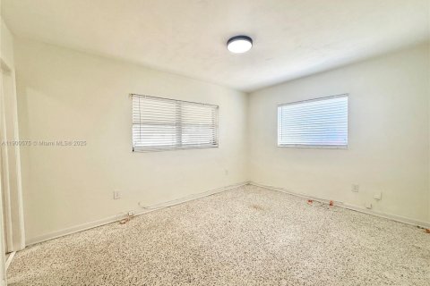 Снять в аренду виллу или дом в Майами, Флорида 3 спальни, 126.72м2, № 1953141 - фото 7