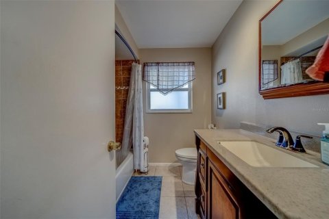 House in Seminole, Florida 3 bedrooms, 133.87 sq.m. № 1644450 - photo 24