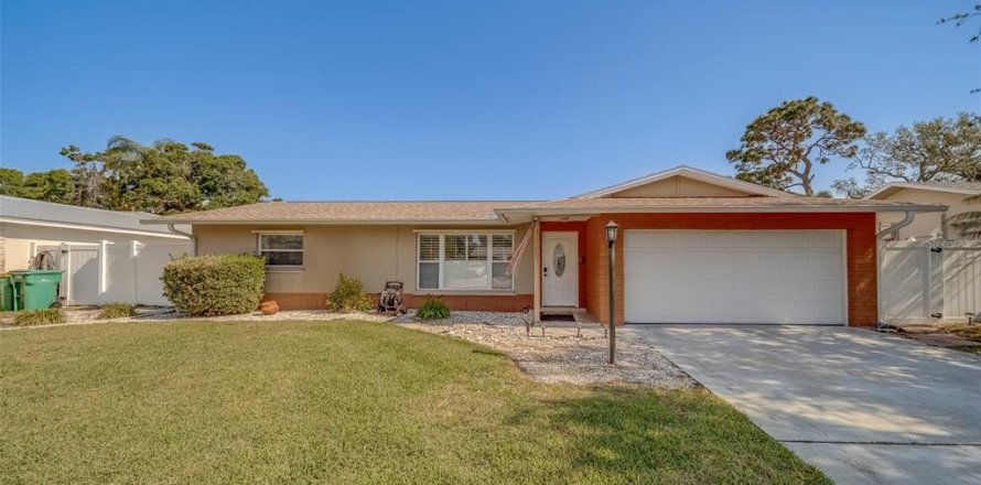 House in Seminole, Florida 3 bedrooms, 133.87 sq.m. № 1644450