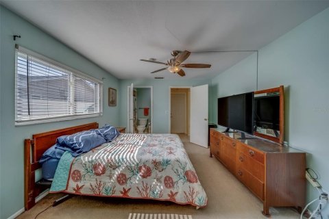 House in Seminole, Florida 3 bedrooms, 133.87 sq.m. № 1644450 - photo 17