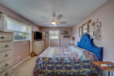 House in Seminole, Florida 3 bedrooms, 133.87 sq.m. № 1644450 - photo 21