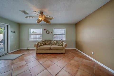 House in Seminole, Florida 3 bedrooms, 133.87 sq.m. № 1644450 - photo 28
