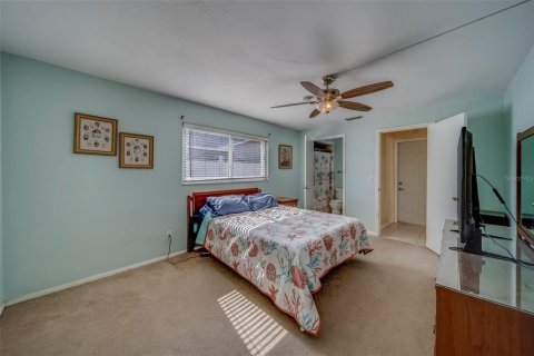 House in Seminole, Florida 3 bedrooms, 133.87 sq.m. № 1644450 - photo 16
