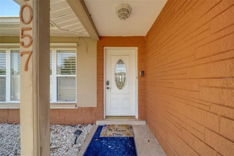 House in Seminole, Florida 3 bedrooms, 133.87 sq.m. № 1644450 - photo 2