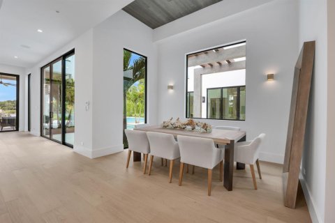 House in Tequesta, Florida 5 bedrooms, 693.42 sq.m. № 2242316 - photo 20