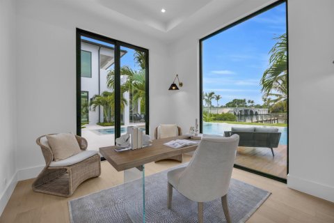 House in Tequesta, Florida 5 bedrooms, 693.42 sq.m. № 2242316 - photo 25