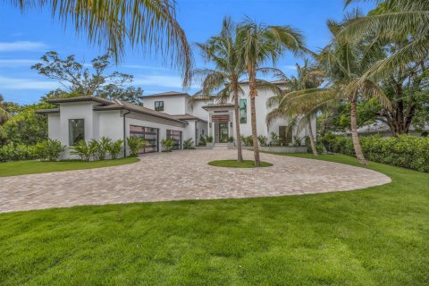House in Tequesta, Florida 5 bedrooms, 693.42 sq.m. № 2242316 - photo 2