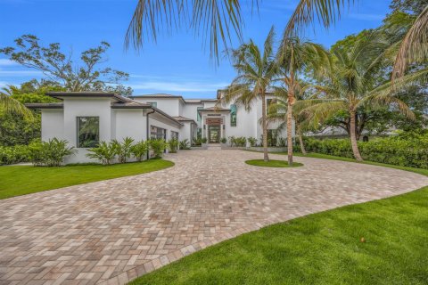 House in Tequesta, Florida 5 bedrooms, 693.42 sq.m. № 2242316