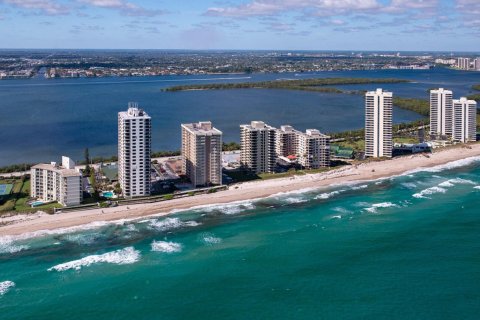 Condominio en alquiler en Riviera Beach, Florida, 2 dormitorios, 123.56 m2 № 1151494 - foto 1