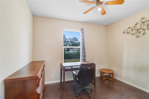 House in Spring Hill, Florida 3 bedrooms, 148.64 sq.m. № 2167690 - photo 15
