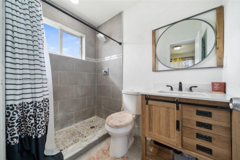 House in Miami Gardens, Florida 4 bedrooms, 123 sq.m. № 1952953 - photo 14