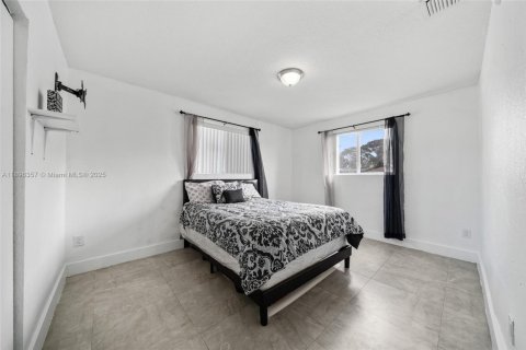 House in Miami Gardens, Florida 4 bedrooms, 123 sq.m. № 1952953 - photo 17