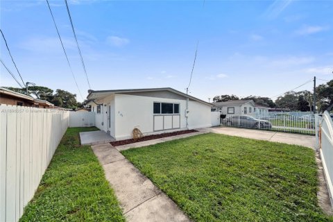 House in Miami Gardens, Florida 4 bedrooms, 123 sq.m. № 1952953 - photo 3