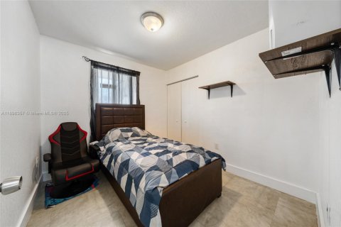 House in Miami Gardens, Florida 4 bedrooms, 123 sq.m. № 1952953 - photo 15