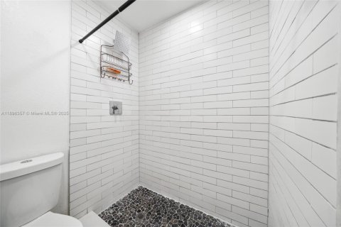 House in Miami Gardens, Florida 4 bedrooms, 123 sq.m. № 1952953 - photo 12