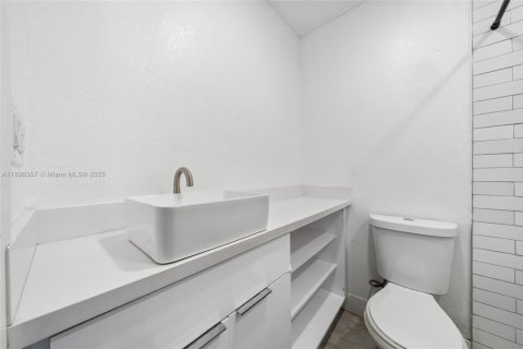 House in Miami Gardens, Florida 4 bedrooms, 123 sq.m. № 1952953 - photo 11