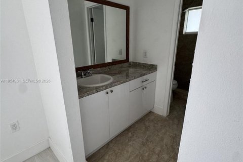 Casa en alquiler en Miami, Florida, 3 dormitorios, 379.04 m2 № 2010052 - foto 16