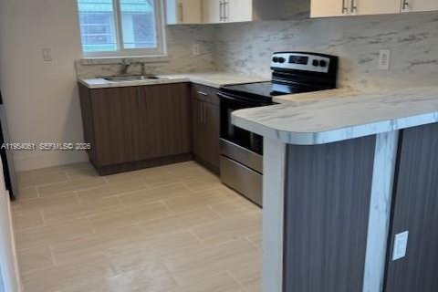 Casa en alquiler en Miami, Florida, 3 dormitorios, 379.04 m2 № 2010052 - foto 9