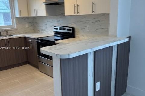 Casa en alquiler en Miami, Florida, 3 dormitorios, 379.04 m2 № 2010052 - foto 8