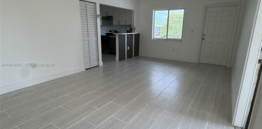 Casa en Miami, Florida 3 dormitorios, 379.04 m2 № 2010052