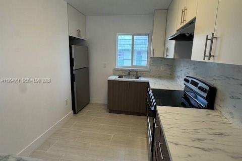 Casa en alquiler en Miami, Florida, 3 dormitorios, 379.04 m2 № 2010052 - foto 4