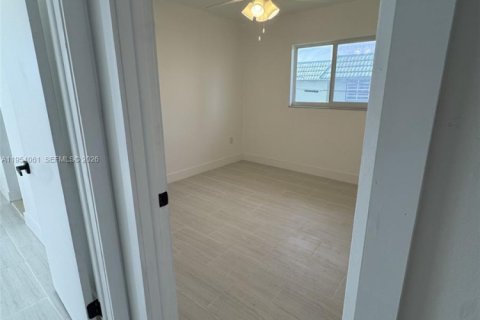 Casa en alquiler en Miami, Florida, 3 dormitorios, 379.04 m2 № 2010052 - foto 10