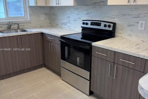 Casa en alquiler en Miami, Florida, 3 dormitorios, 379.04 m2 № 2010052 - foto 6