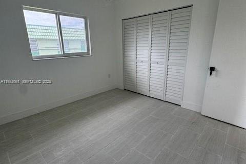 Casa en alquiler en Miami, Florida, 3 dormitorios, 379.04 m2 № 2010052 - foto 15