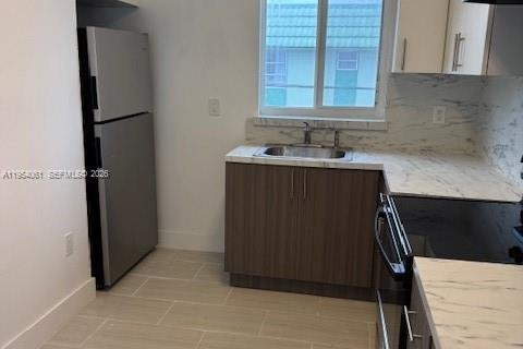 Casa en alquiler en Miami, Florida, 3 dormitorios, 379.04 m2 № 2010052 - foto 5