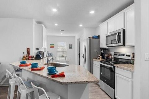 Villa ou maison à louer à St. Lucie, Floride: 3 chambres, 143.26 m2 № 2085875 - photo 2
