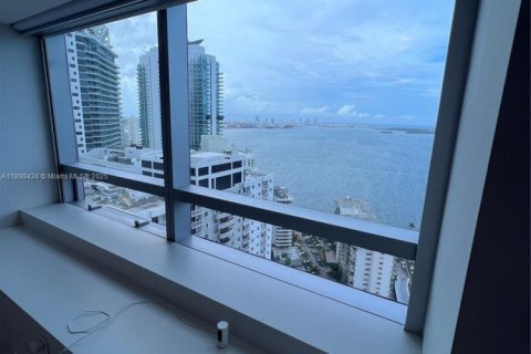 Condominio en alquiler en Miami, Florida, 2 dormitorios, 167.32 m2 № 1952006 - foto 20