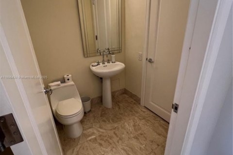 Condominio en alquiler en Miami, Florida, 2 dormitorios, 167.32 m2 № 1952006 - foto 9