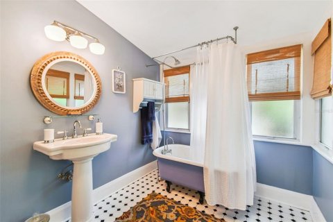 House in Tampa, Florida 2 bedrooms, 103.31 sq.m. № 1886275 - photo 21