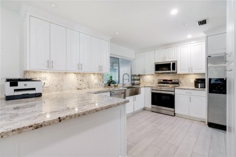 Villa ou maison à vendre à Homestead, Floride: 3 chambres, 223.62 m2 № 2068428 - photo 12