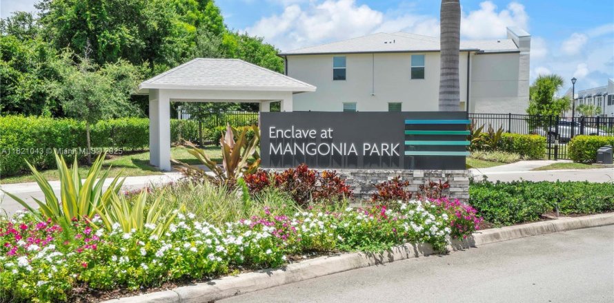 Touwnhouse à Mangonia Park, Floride 3 chambres, 163.32 m2 № 1781433