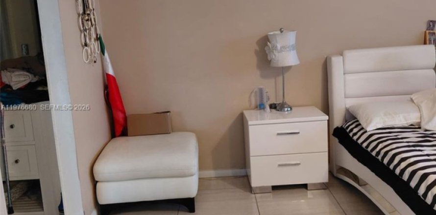 Condo in Pembroke Pines, Florida, 2 bedrooms  № 2044416