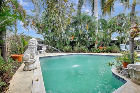 Casa en venta en Pembroke Pines, Florida, 4 dormitorios, 197.97 m2 № 1958688 - foto 22