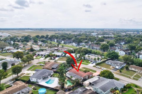 Casa en venta en Pembroke Pines, Florida, 4 dormitorios, 197.97 m2 № 1958688 - foto 7