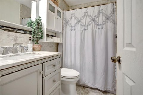 Casa en venta en Pembroke Pines, Florida, 4 dormitorios, 197.97 m2 № 1958688 - foto 14