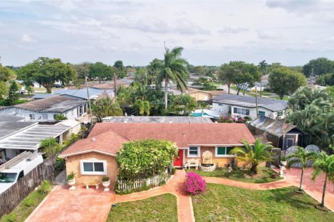 Casa en venta en Pembroke Pines, Florida, 4 dormitorios, 197.97 m2 № 1958688 - foto 5