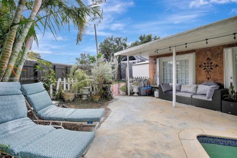 Casa en venta en Pembroke Pines, Florida, 4 dormitorios, 197.97 m2 № 1958688 - foto 19